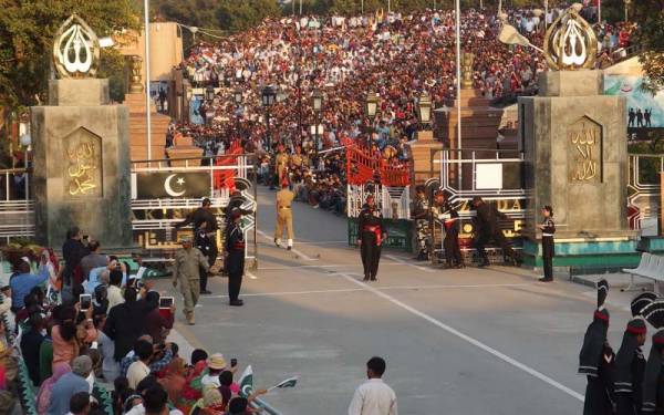 اسلام-آباد-میں-گرفتار-ہونے-والے-دونوں-بھارتی-ہائی-کمیشن-کے-اہلکاروں-کی-تلاشی-کے-دوران-جیب-سے-کیا-چیز-نکلی-اور-اب-وہ-کہاں-ہیں-؟-بڑی-خبر-آ-گئی