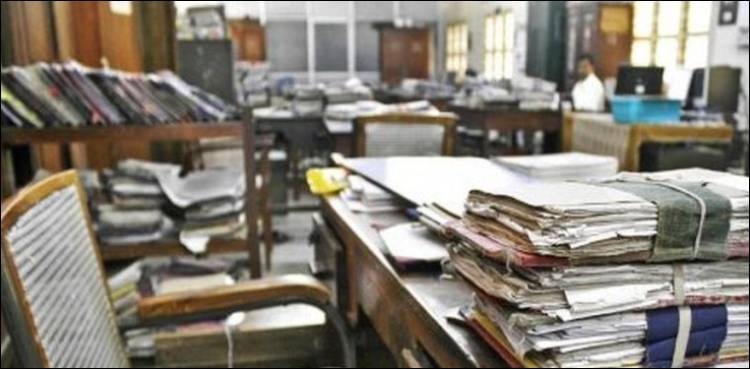 وفاقی-حکومت-کے-ملازمین-کی-تعداد-کم-کر-کے-اخراجات-بچانے-کا-فیصلہ