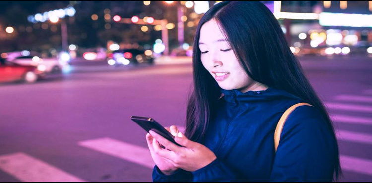 جاپان-:-پیدل-چلتے-ہوئے-موبائل-فون-کے-استعمال-پر-پابندی-عائد