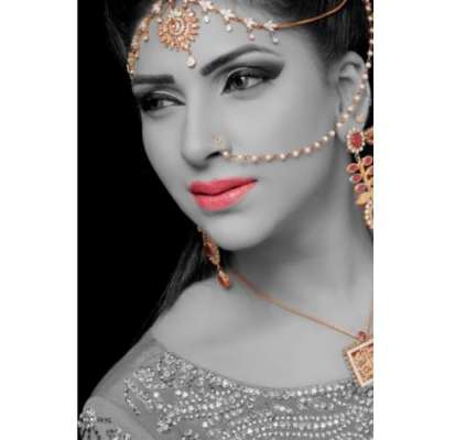 ماہ-نور-اپنے-یوٹیوب-چینل-پر-مختلف-پروگرام-کی-ریکارڈنگ-میں-مصروف