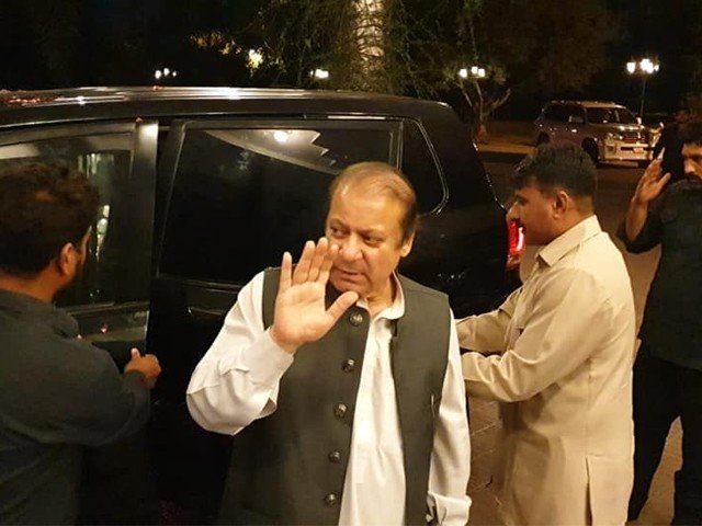 نواز-شریف-کی-حالت-پیچیدہ-ہونے-پر-بیرون-ملک-بھجوانے-پر-غور-شروع-کر-دیا-گیا،-ڈیل-کی-چہ-مگوئیاں