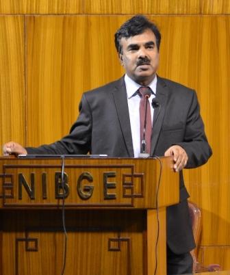 حکومت-نئی-ٹیکنالوجی-پر-مبنی-صنعتیں-لگانے-والوں-کو-پندرہ-سے-بیس-سال-کیلئے-ٹیکس-ہالی-ڈے-سمیت-دیگر-مراعات-دے-تاکہ-صنعتی-شعبہ-کو-ترقی-کی-نئی-راہ-پر-ڈالا-جا-سکے،-ڈاکٹر-شاہد-منصور