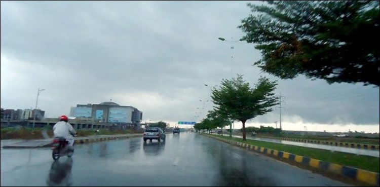 لاہور-میں-ہلکی-بارش،-اسموگ-میں-کمی