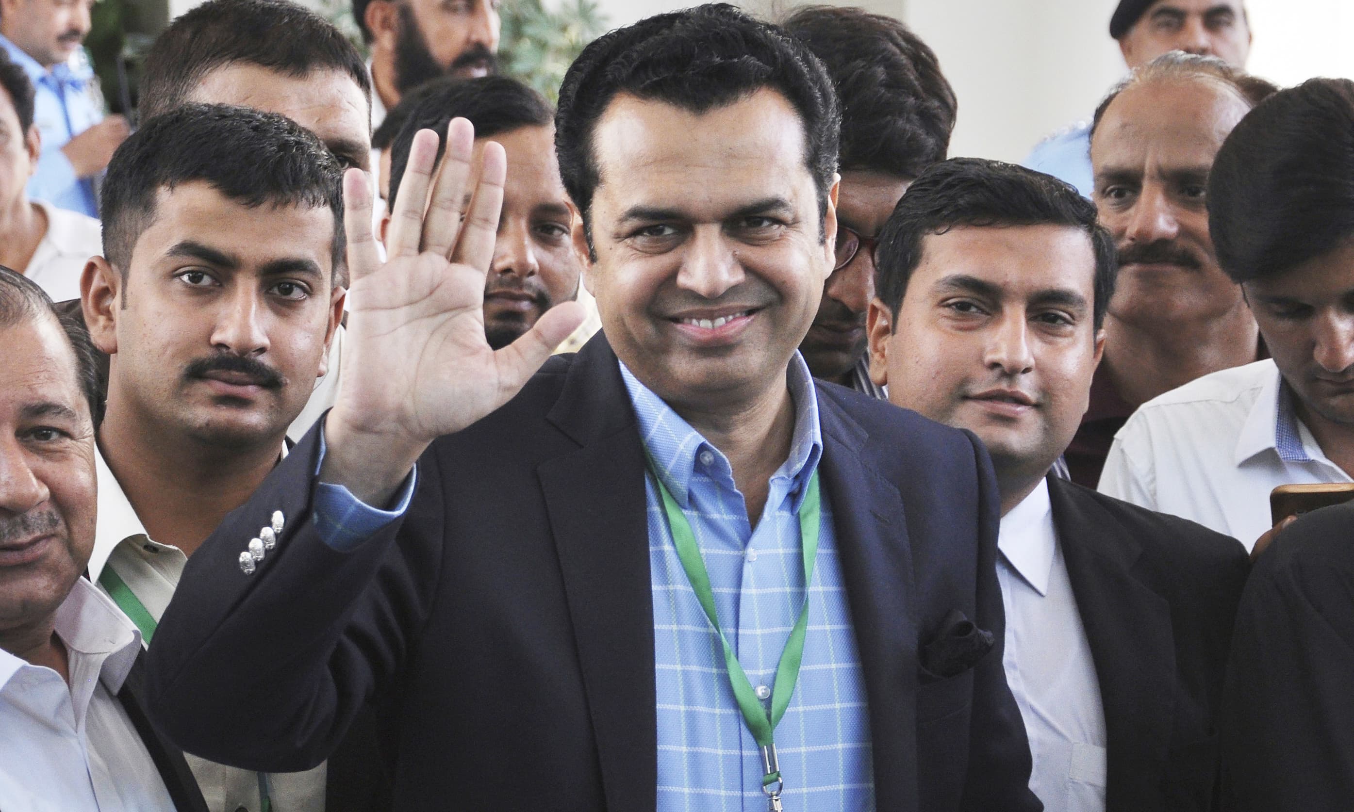 فردوس-باجی-اگلی-نوکری-کیلئے-سی-وی-تیار-کرلیں-،-طلال-چوہدری