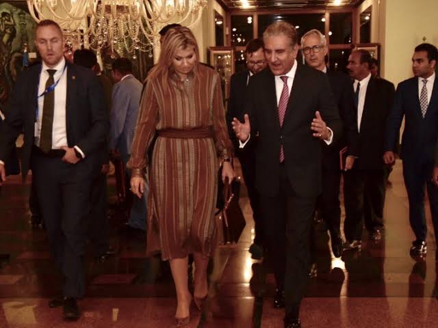 ملکہ-میکسما-کی-شاہ-محمود-سے-ملاقات،-باہمی-دلچسپی-امور-پر-تبادلہ-خیال