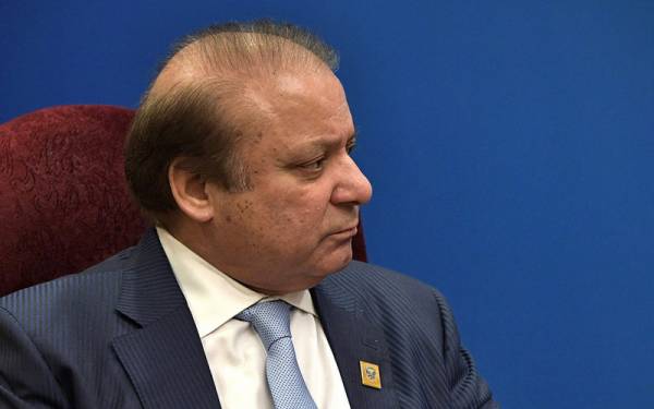 نوازشریف-جاتی-امرا-سے-ایئرپورٹ-کی-جانب-روانہ