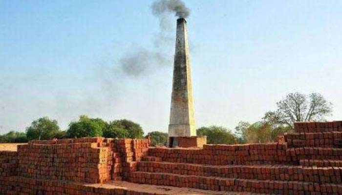 حیدرآباد-میں-اینٹوں-کے-بھٹے-پر-چھاپہ،17افراد-بازیاب