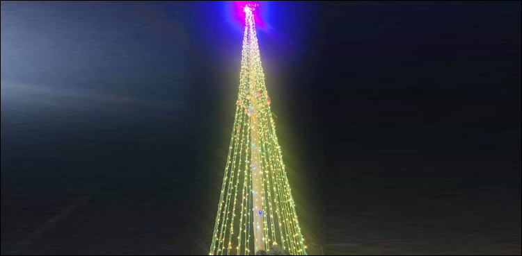 کراچی-میں-پہلی-مرتبہ-50-فٹ-طویل-کرسمس-ٹری-کی-نمایش