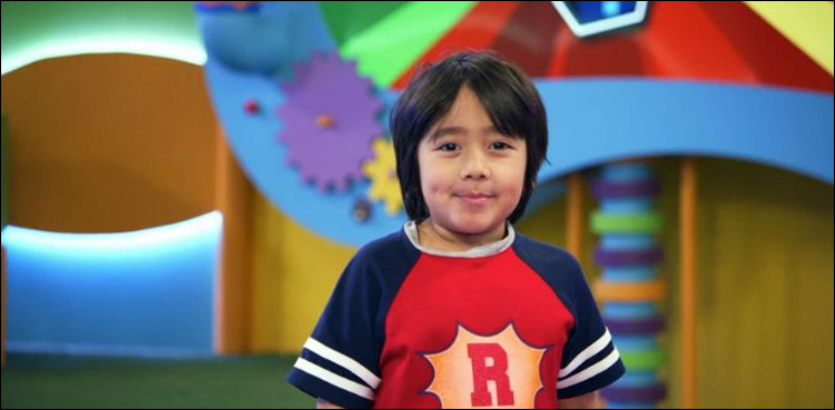 ایک-سال-میں-ویڈیوز-سے-تین-ارب-17-کروڑ-روپے-کمانے-والا-8-سالہ-بچہ