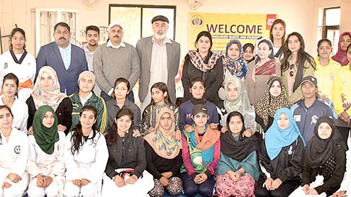 طالبات-کو-اپنے-دفاع-کیلئے-مارشل-آرٹ-جیسی-گیمز-میں-بھرپور-حصہ-لینا-چاہیے-:-منصور-اکبر-کنڈی