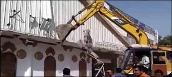 منسوخ-کئے-جانے-والے-پلاٹ-پر-غیر-قانونی-تعمیرات-مسمار