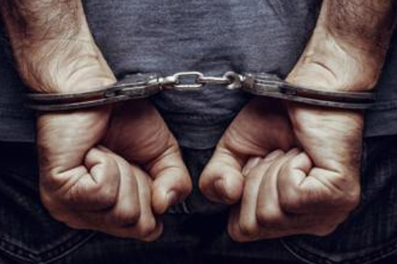 کھلا-پٹرول-بیچنے-والوں-کی-پولیس-سے-مزاحمت،-17-گرفتار