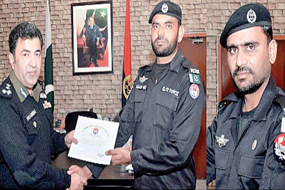 جانفشانی-سے-ڈیوٹی-دینے-والے-اہلکا-ر-محکمے-کے-ماتھے-کا-جھومر-،آر-پی-او