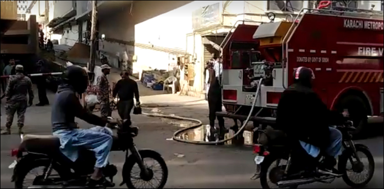 کراچی،-زینب-انٹرنیشنل-مارکیٹ-میں-لگی-آگ-شدت-اختیار-کر-گئی