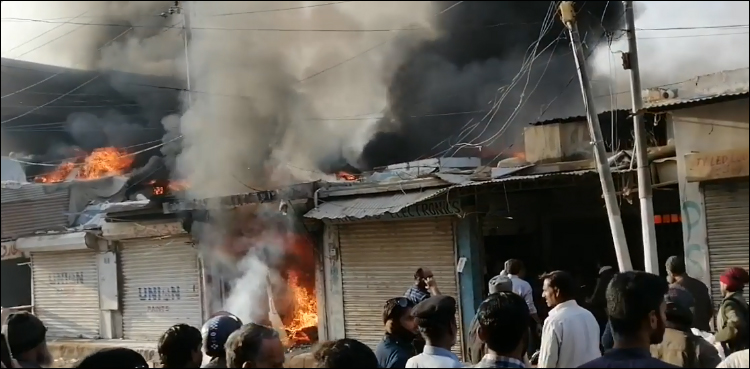 ملیر-ٹنکی-مارکیٹ-کے-قریب-دکانوں-میں-آگ،-کروڑوں-کا-مال-جل-گیا