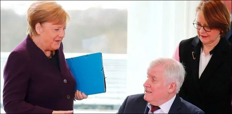 کرونا-وائرس-کا-خوف:-وزیر-نے-جرمن-چانسلر-سے-ہاتھ-ملانے-سے-انکار-کردیا