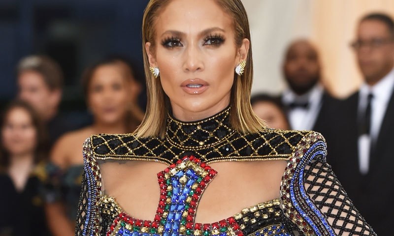 جینیفر-لوپیز-50-سال-کی-عمر-میں-اتنی-فٹ-اور-کامیاب-کیسے-ہیں؟