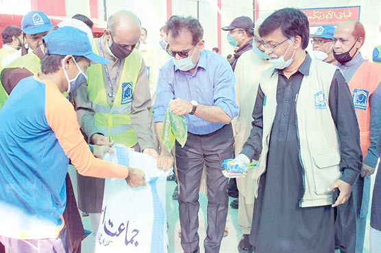 کمشنر-کا-جماعت-اسلامی-کے-ہیلپ-سینٹر-کا-دورہ،راشن-پیک-کیا