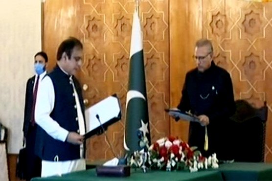 سینیٹر-شبلی-فراز-نے-وفاقی-وزیر-اطلاعات-کے-عہدے-کا-حلف-اٹھا-لیا