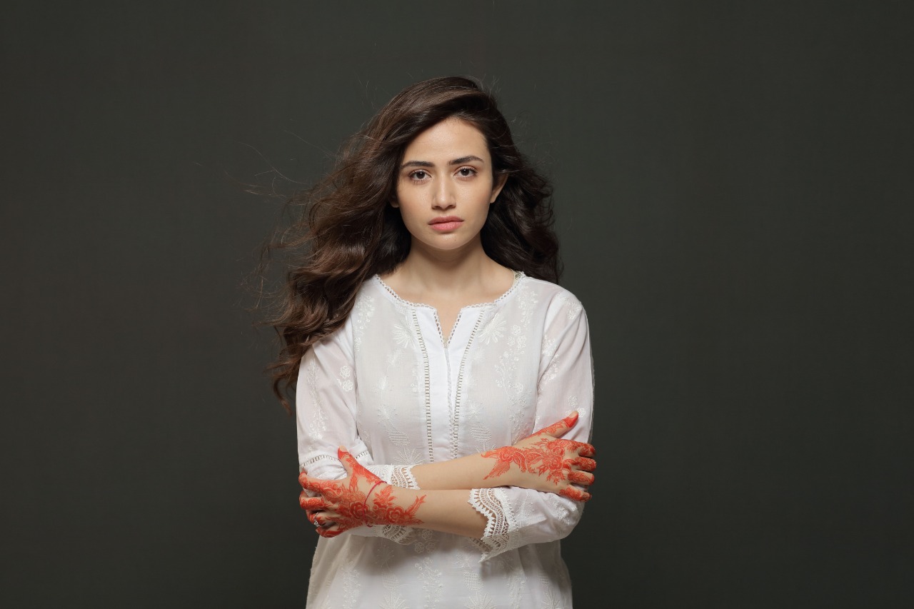 اپنے-ہاتھ-اپنے-ہاتھ-میں-رکھیں-اور-کسی-سے-ہاتھ-نہ-ملائیں:-ثنا-جاوید