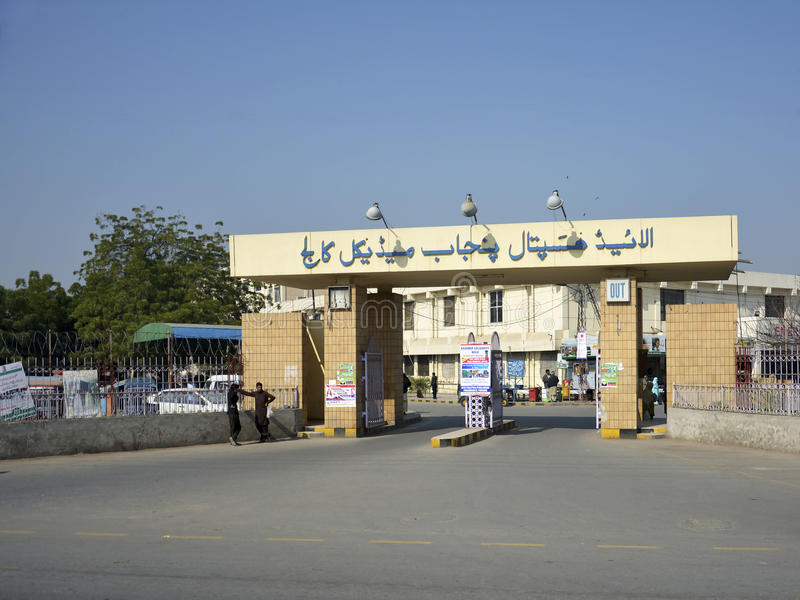 فیصل-آباد،-ٹیلی-میڈیسن-سروس-سے-الائیڈ-اسپتال-کے-آوٹ-ڈور-میں-مریضوں-کا-رش-کم