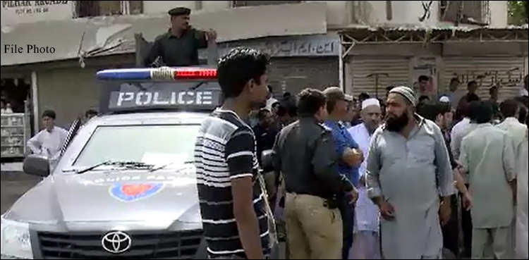 کراچی،-لاک-ڈاؤن-سے-مستثنیٰ-قرار-دی-گئی-دکانوں-پر-ڈاکوؤں-کی-لوٹ-مار