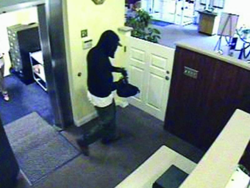 نامعلوم-ڈاکو-اور-چور-لاکھوں-روپے-کی-نقدی-و-قیمتی-سامان-لوٹ-کر-فرار