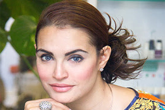 خالی-خانہ-کعبہ-کے-بارےمیں-بات-کرتے-نادیہ-حسین-رو-پڑیں