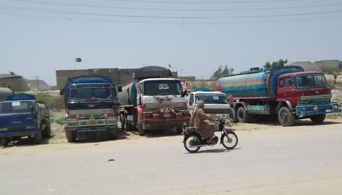 کراچی-میں-غیر-قانونی-واٹر-ٹینکرز-کے-ذریعے-مضر-صحت-پانی-کی-سپلائی-کا-دھندہ-عروج-پر