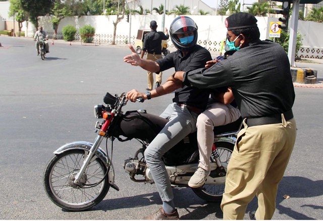 ڈبل-سواری-پرپابندی-سے-متعلق-سندھ-حکومت-کونظرثانی-کی-ہدایت