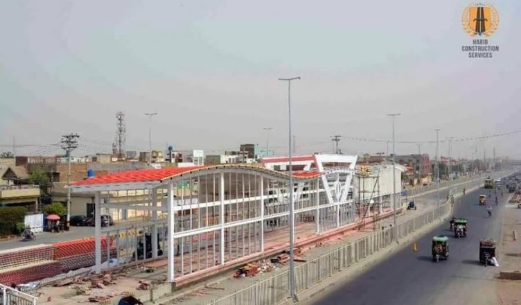 تنخواہ-نہ-ملنے-پر-میٹرو-ملتان-کے-ملازمین-کا-دھرنا