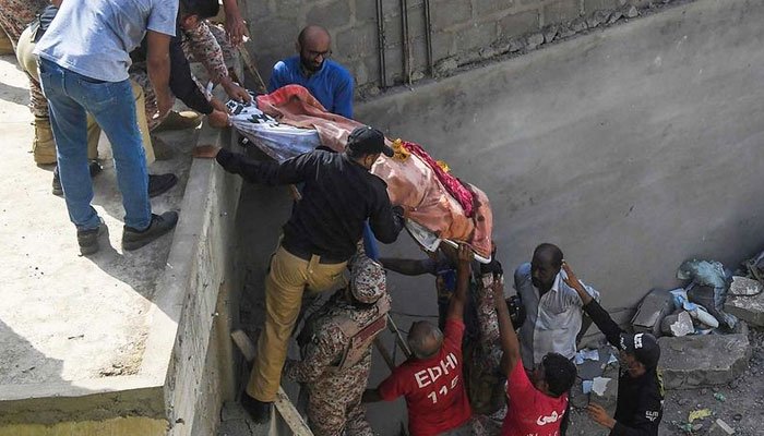 کراچی-طیارہ-حادثہ:-ورثا-نے-مسافر-شبیر-احمد-کی-جگہ-کسی-اور-کی-تدفین-کردی