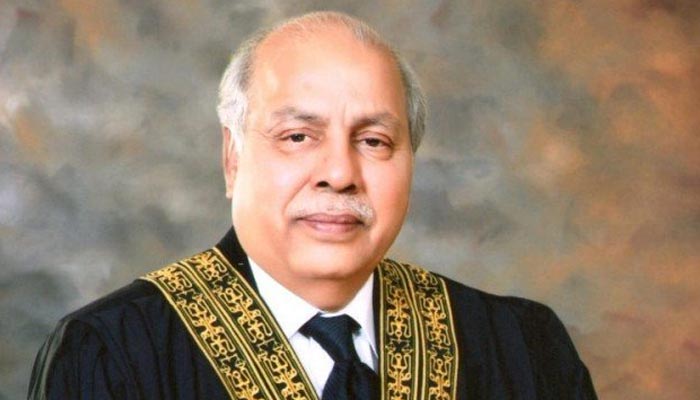 ریلوے-کا-سسٹم-کرپٹ-ہوچکا،-جانیں-جاتی-ہیں-یا-کروڑوں-کا-نقصان-ہوتا-ہے:-چیف-جسٹس