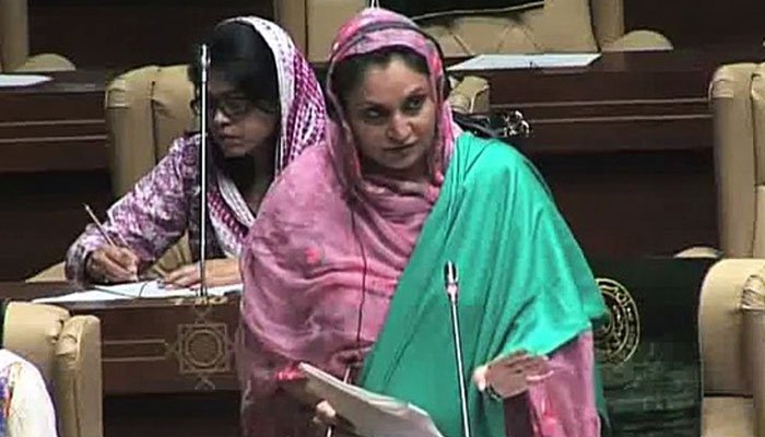 مجھے-تقریر-کے-دوران-کسی-نے-ڈسٹرب-کیا-تو-ڈنڈا-ماردوں-گی:-ہیرسوہو-کا-دبنگ-انداز