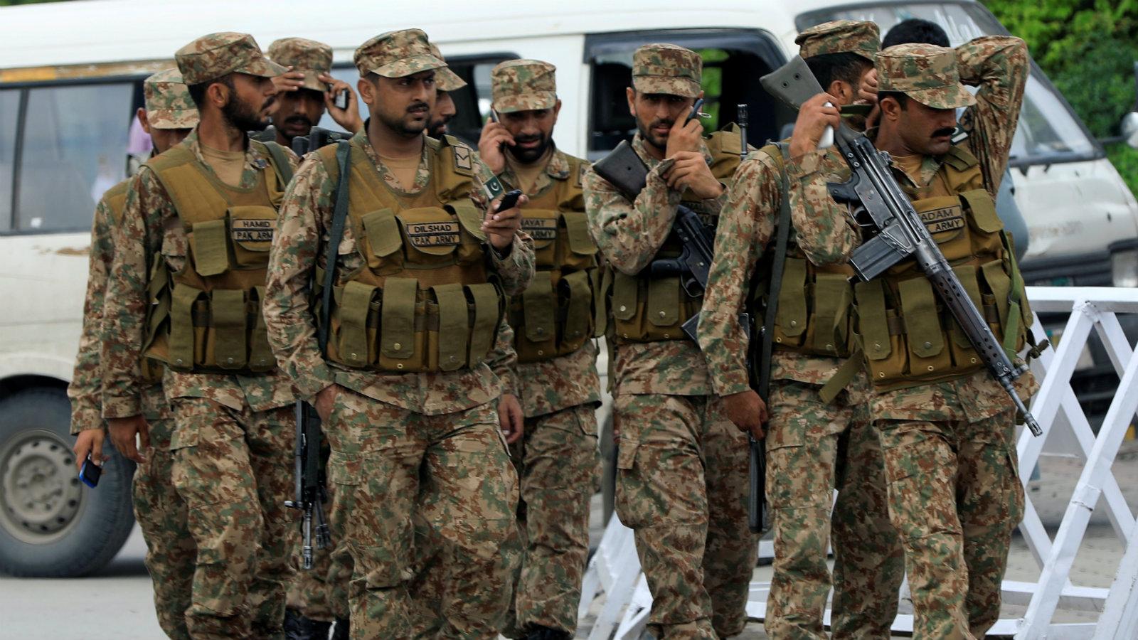 پاکستان-اسٹاک-ایکسچینج-پر-دہشت-گردوں-کا-حملہ-ناکام-،-2-حملہ-آوروں-سمیت-5-ہلاک