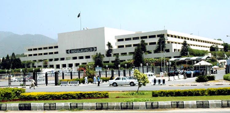کروناوائرس-نے-پارلیمنٹ-ہاؤس-میں-ڈیرے-ڈال-دیے