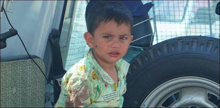 نانا-کی-لاش-پر-بیٹھے-نواسے-کی-تصویر-عالمی-ضمیر-پر-دھبہ-ہے:-شہزاد-اکبر